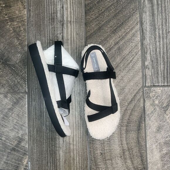 Nwt Everlane black faux fur lined sandals - Picture 1 of 5